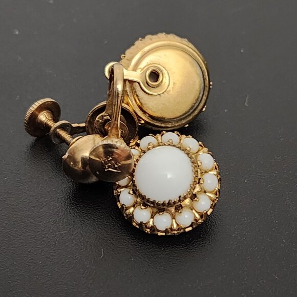 Vintage RARE Vargas Gold Filled White Confetti Flower Bead Screw On Earrings - Picture 9 of 10